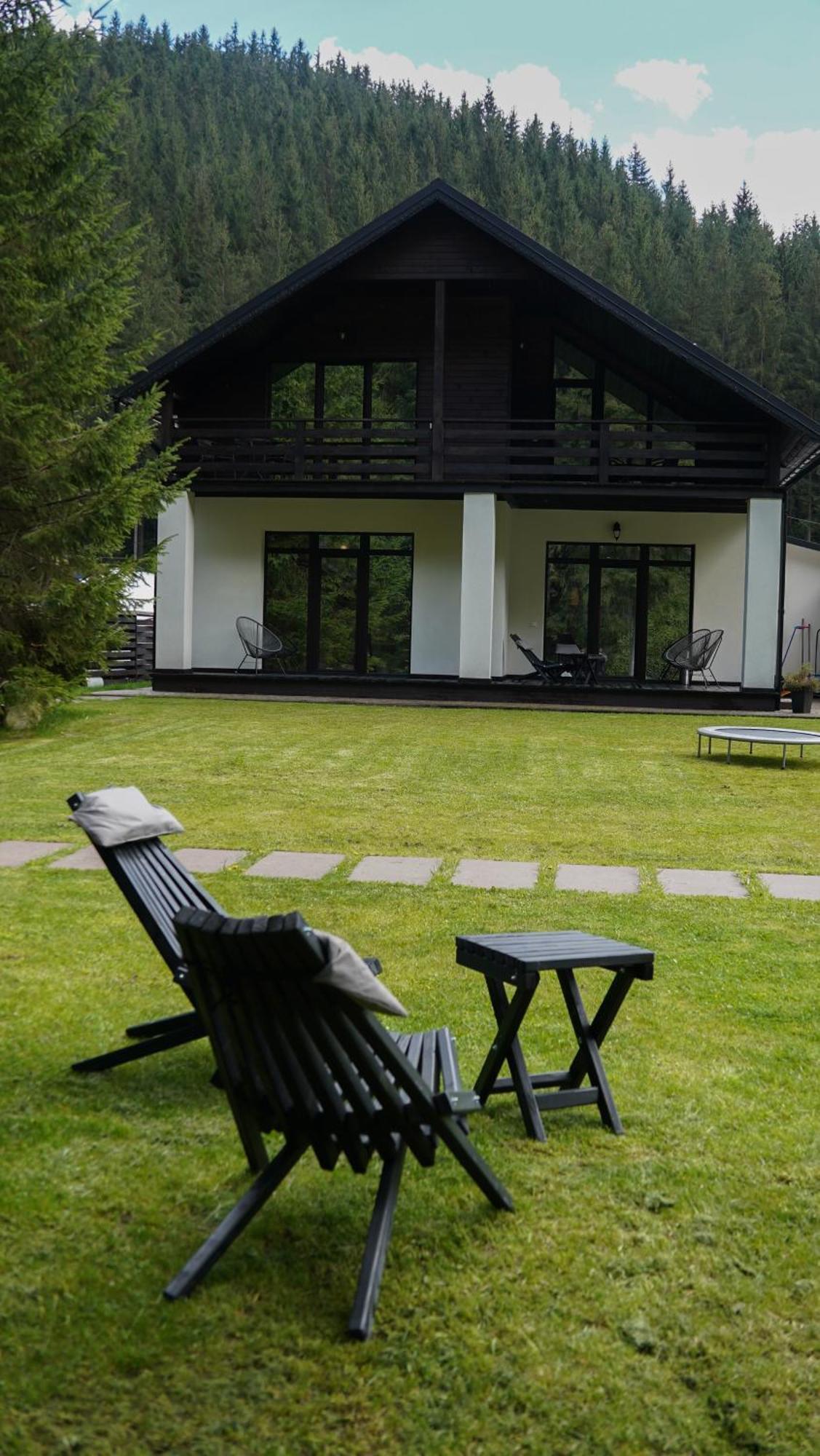 Berghaus Bukovel Villa ภายนอก รูปภาพ